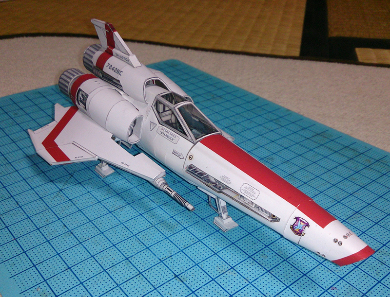 Illustration for article titled Japanese craftsman creates perfect sci-fi ship replicas using just paper